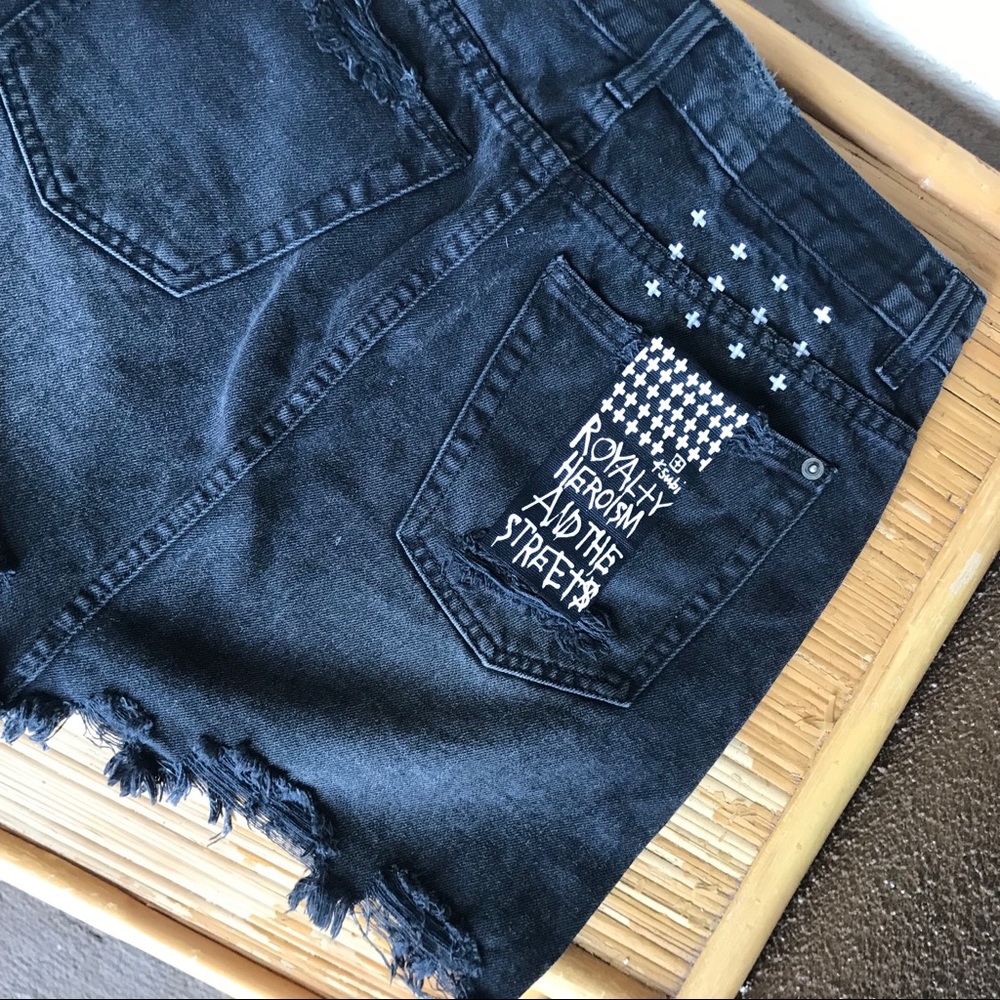 ✨SOLD✨ KSUBI MINI SKIRT - Picture 3 of 4